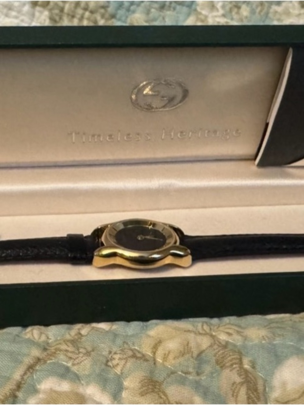 Gucci Black Dial Gold-Tone Women's Leather Strap Watch - Picture 3 of 6